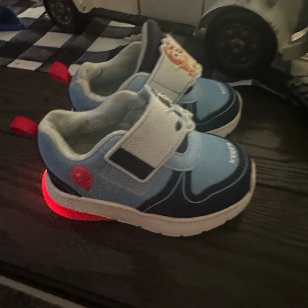 Toddler Bluey light up shoes size 7